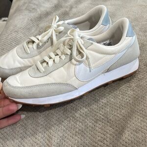 Women’s Nike Daybreak sneakers